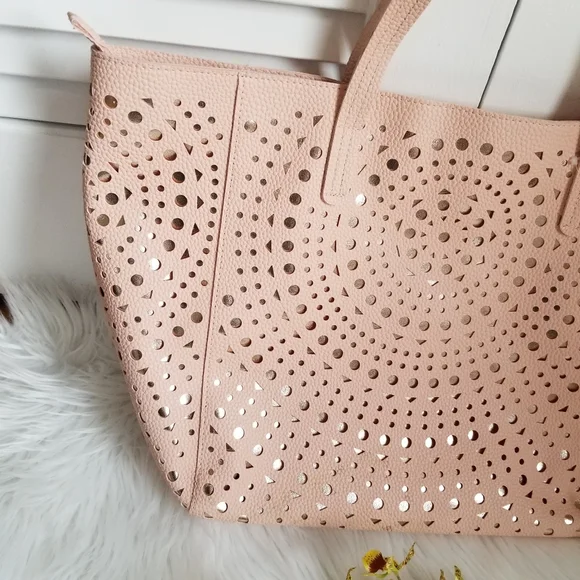 Bath & Body Works Pink Blush Metalic Tote Bag.... - Picture 3 of 16